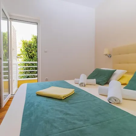 Luxury Apartments Villa Ruzmarina With New Heated Infinity Pool And Lounge Area Marusici  Exterior photo