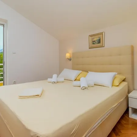 Luxury Apartments Villa Ruzmarina With New Heated Infinity Pool And Lounge Area Marusici  Exterior photo