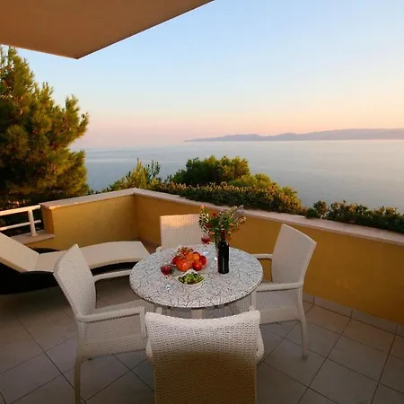 Luxury Apartments Villa Ruzmarina With New Heated Infinity Pool And Lounge Area Marusici  Exterior photo