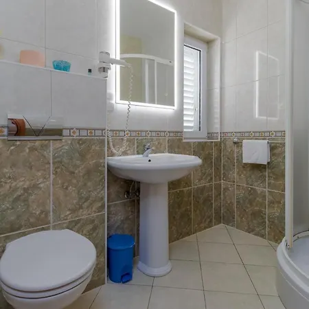 Luxury Apartments Villa Ruzmarina With New Heated Infinity Pool And Lounge Area Marusici  Exterior photo