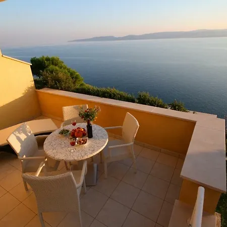 Luxury Apartments Villa Ruzmarina With New Heated Infinity Pool And Lounge Area Marusici  Exterior photo