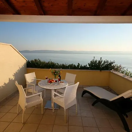 Luxury Apartments Villa Ruzmarina With New Heated Infinity Pool And Lounge Area Marusici  Exterior photo