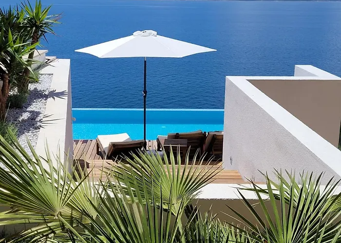 Luxury Apartments Villa Ruzmarina With New Heated Infinity Pool And Lounge Area