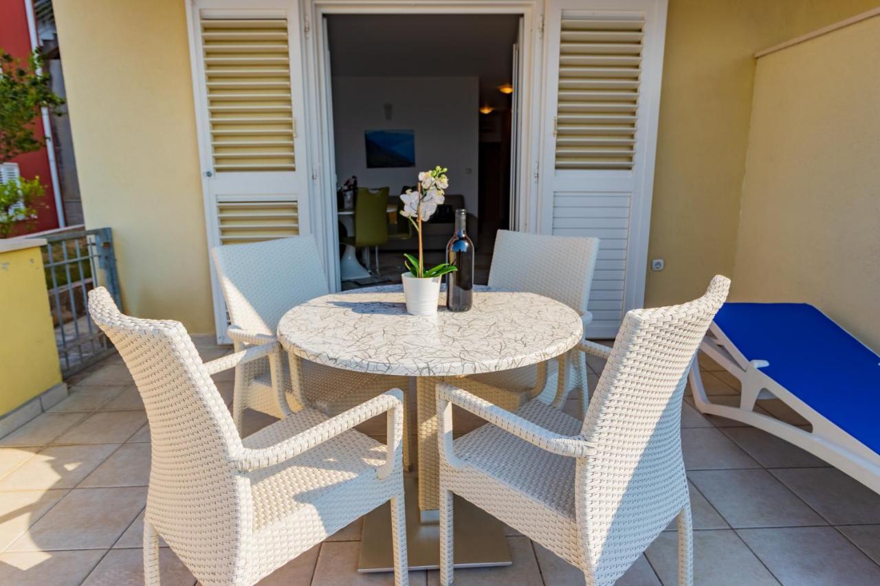Apartment Luxury Ruzmarina With New Heated Infinity Pool And Lounge Area *