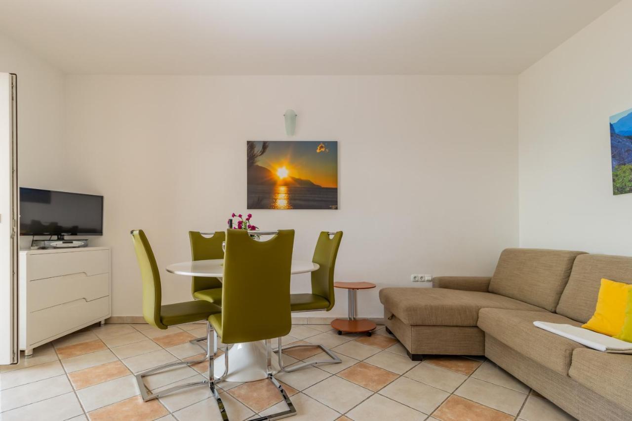 Luxury Ruzmarina With New Heated Infinity Pool And Lounge Area Apartment *