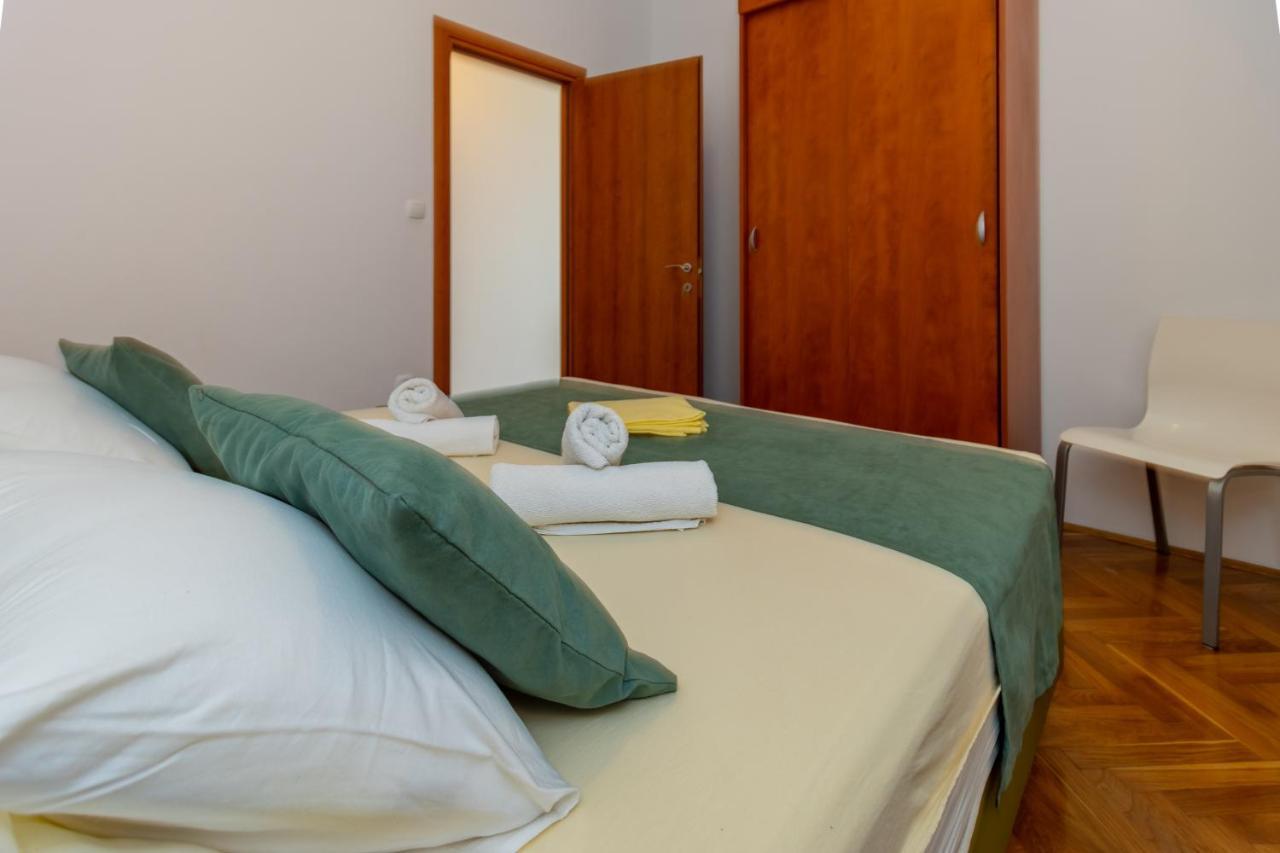 Apartment Luxury Ruzmarina With New Heated Infinity Pool And Lounge Area