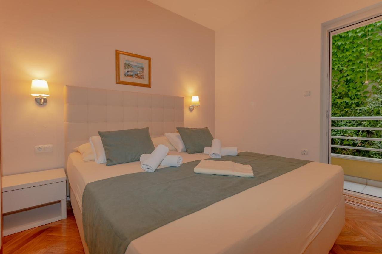 Luxury Ruzmarina With New Heated Infinity Pool And Lounge Area * Marusici (Split-Dalmatia)