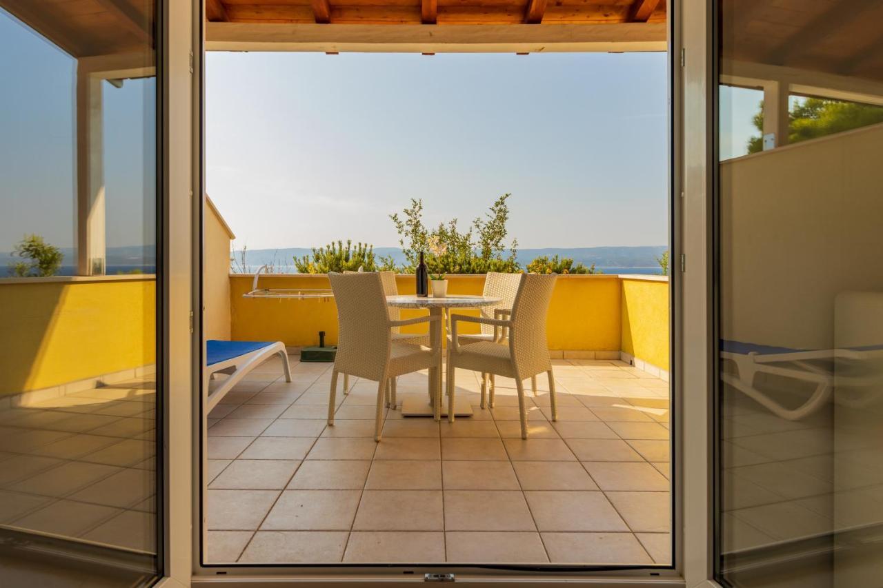 Luxury Ruzmarina With New Heated Infinity Pool And Lounge Area Apartment Marusici (Split-Dalmatia)