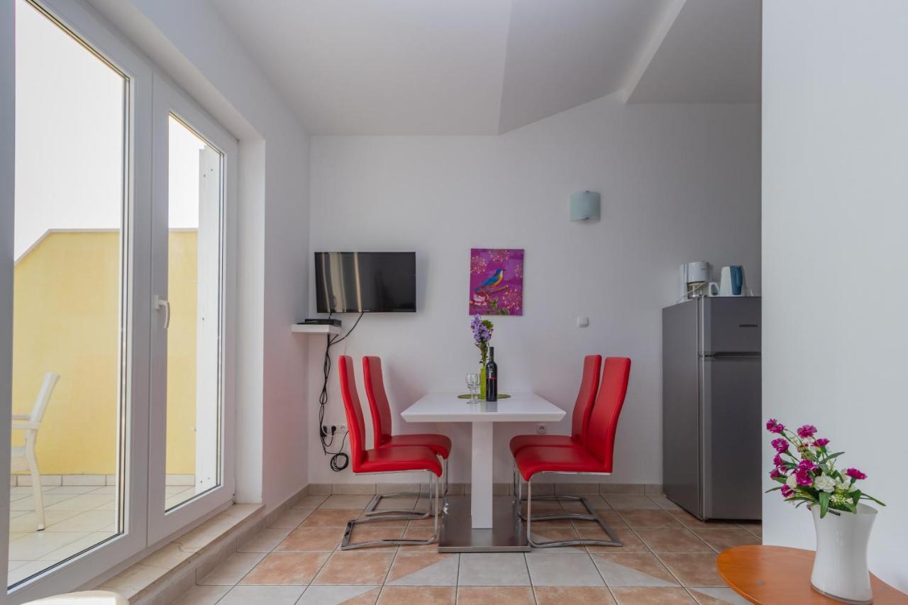 Luxury Ruzmarina With New Heated Infinity Pool And Lounge Area * Marusici (Split-Dalmatia)