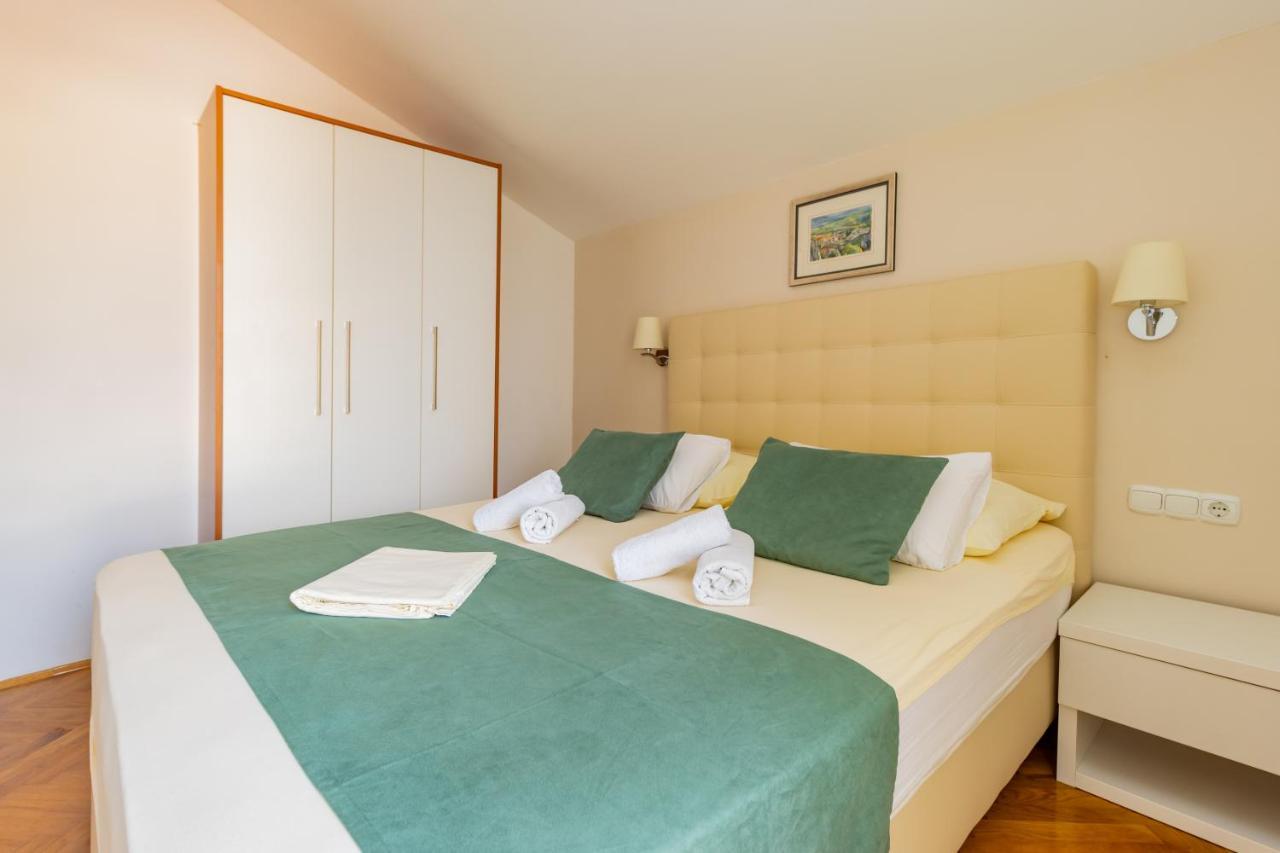 Apartment Luxury Ruzmarina With New Heated Infinity Pool And Lounge Area