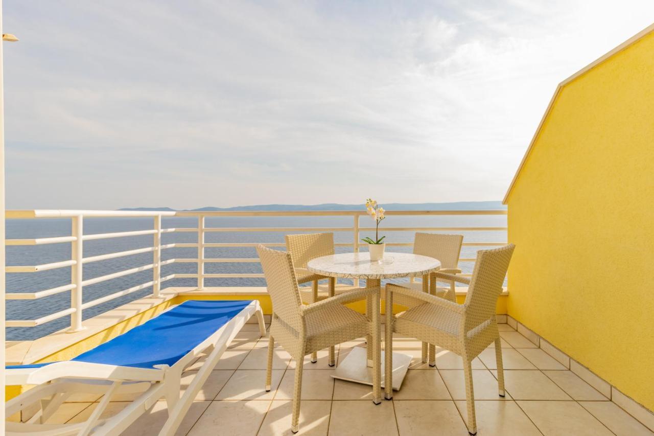 Apartment Luxury Ruzmarina With New Heated Infinity Pool And Lounge Area