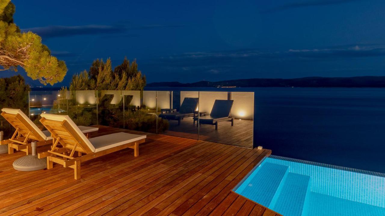 Apartment Luxury Ruzmarina With New Heated Infinity Pool And Lounge Area
