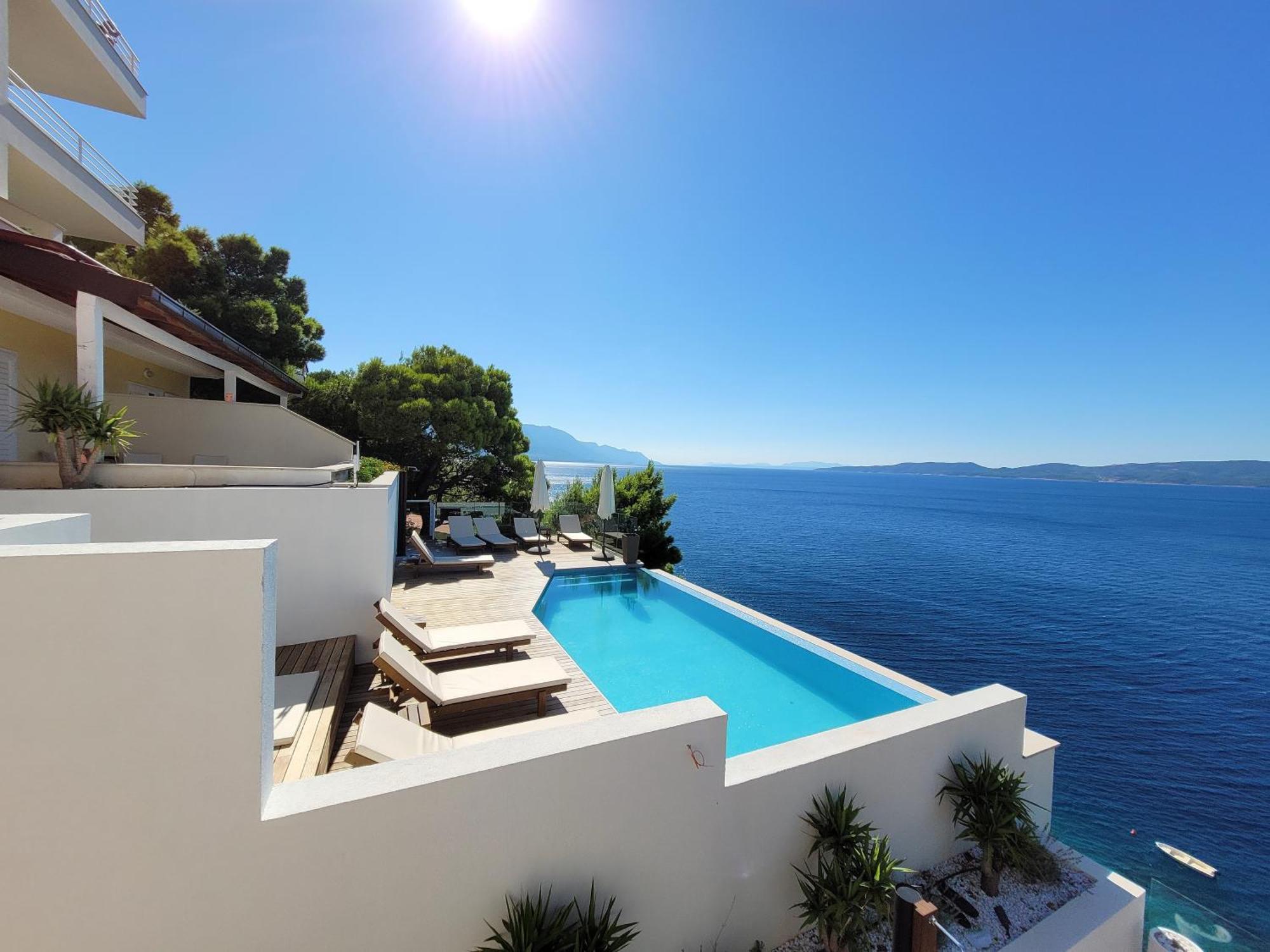 Apartment Luxury Ruzmarina With New Heated Infinity Pool And Lounge Area
