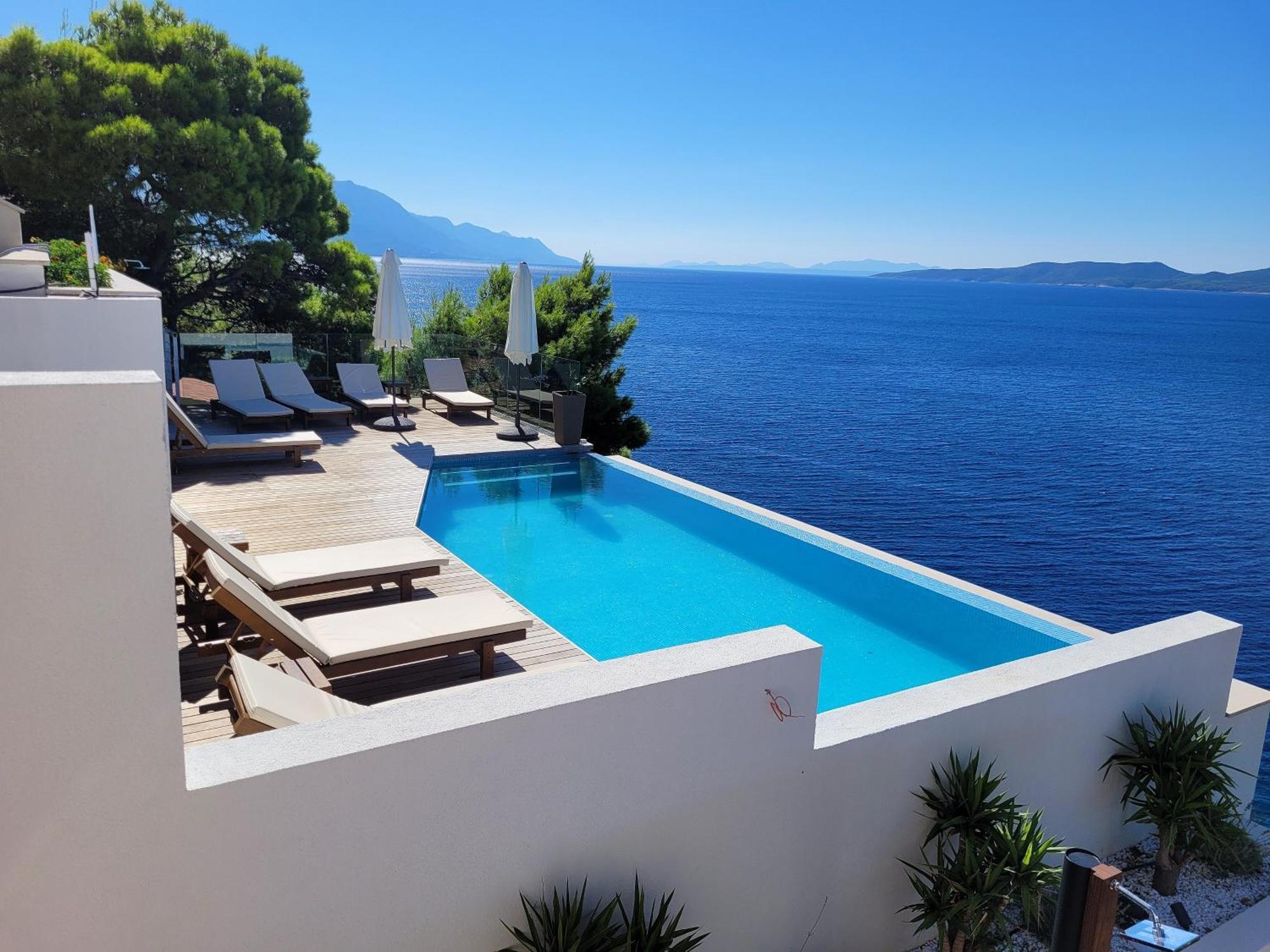 Luxury Ruzmarina With New Heated Infinity Pool And Lounge Area *